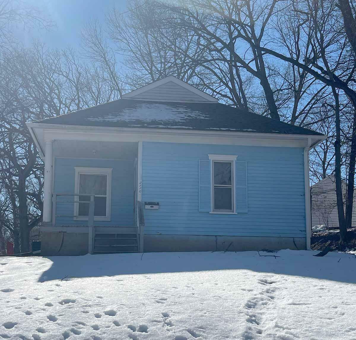 Property Photo:  3110 Oakland Street  IA 50014 