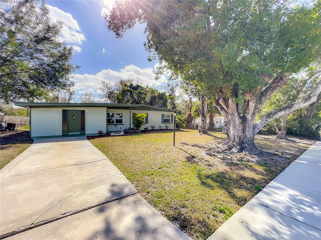 Property Photo:  303 Collins Drive  FL 32773 