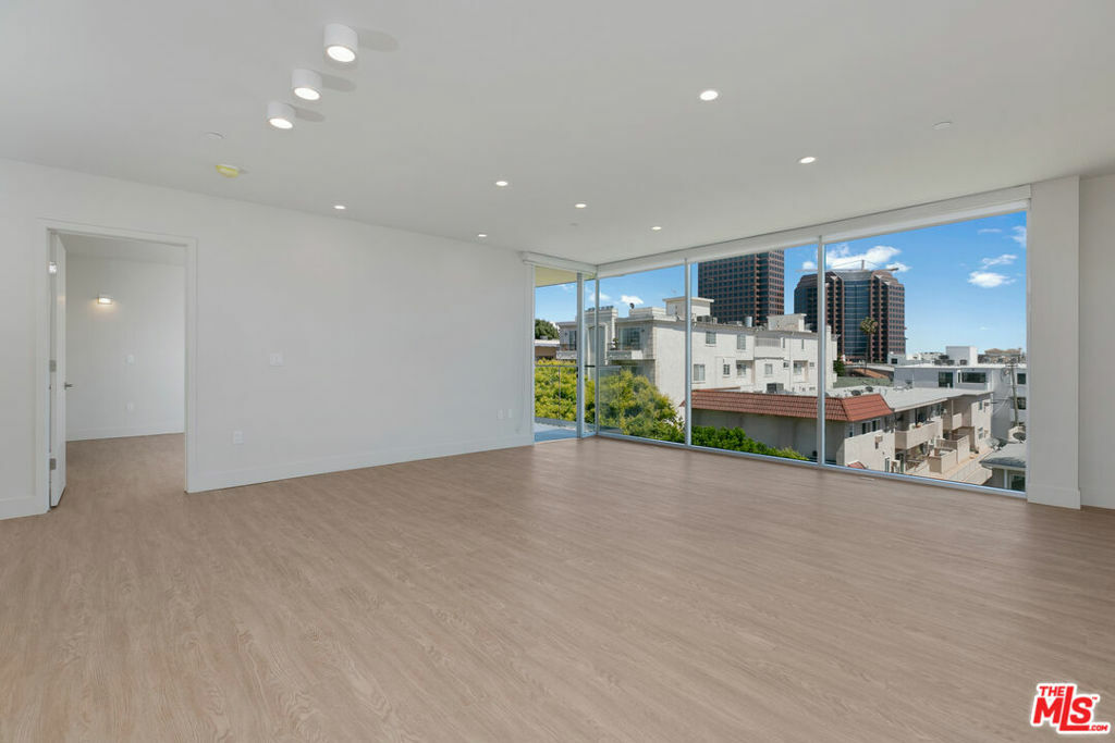 Property Photo: 11837 Mayfield Avenue 306 CA 90049