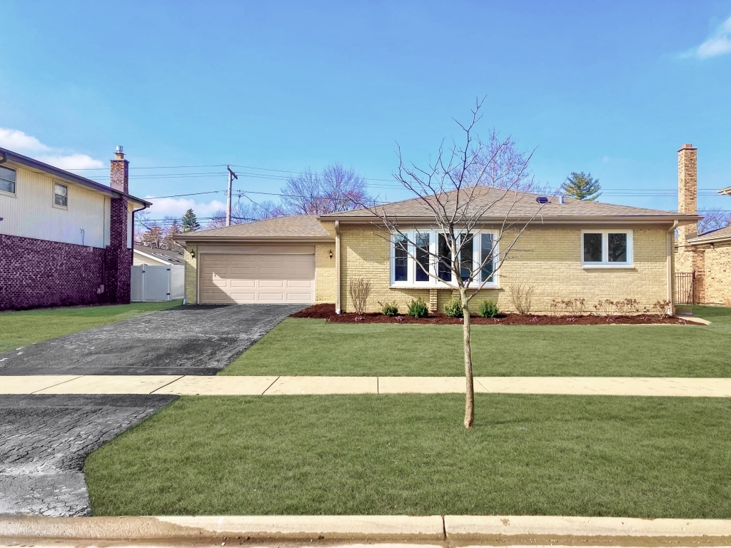Property Photo: 510 S Marina Drive IL 60056