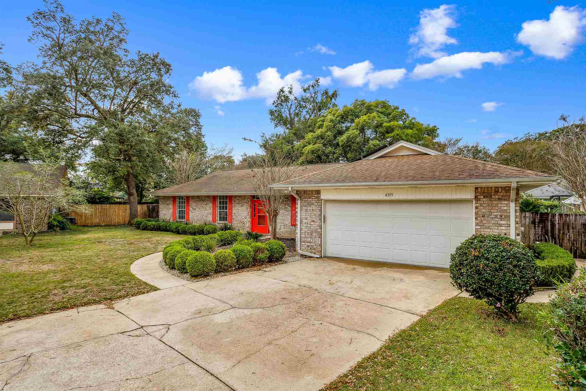 Property Photo: 4355 Monteigne Dr FL 32504