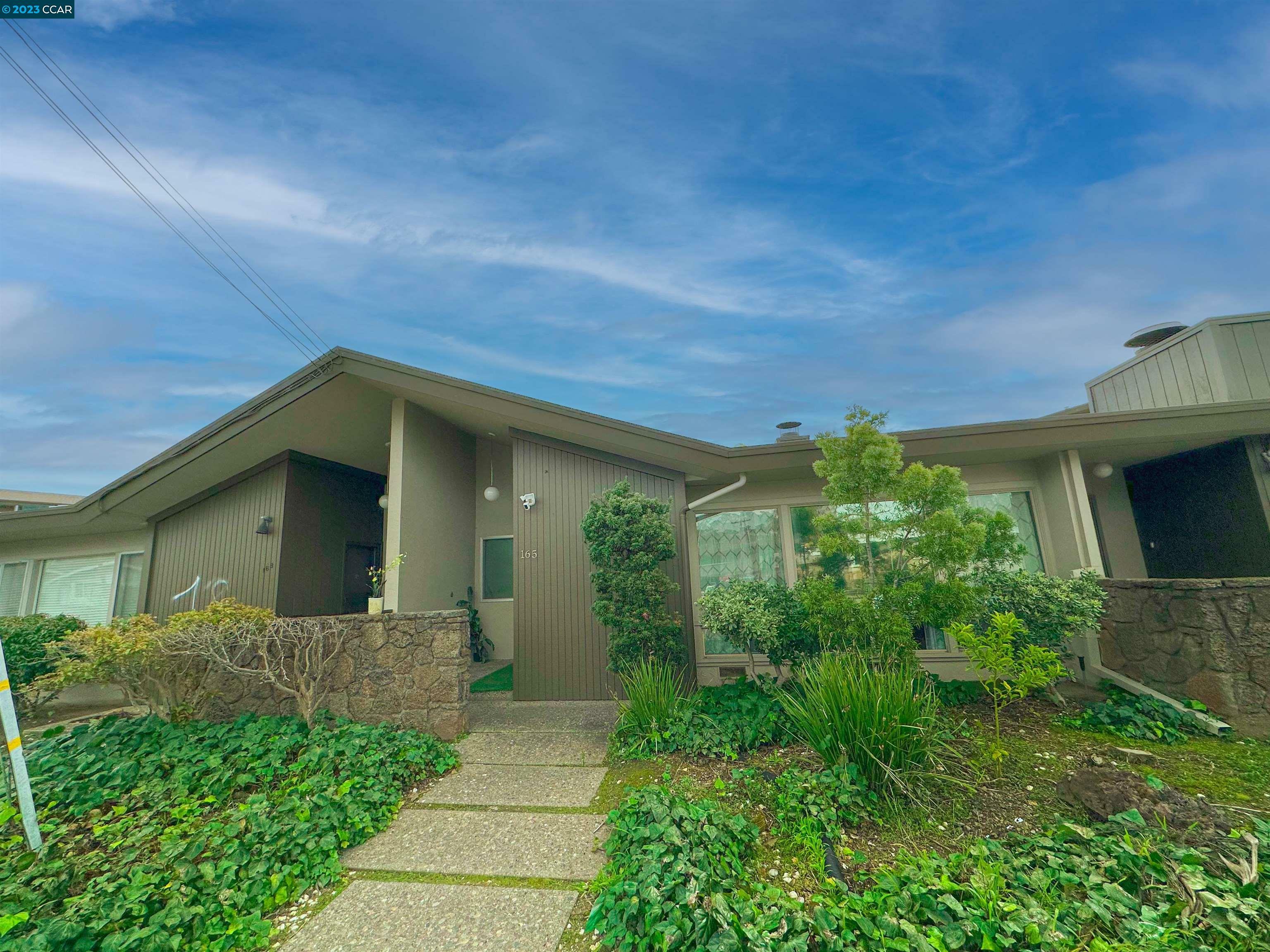 Property Photo: 165 Canal St CA 94901
