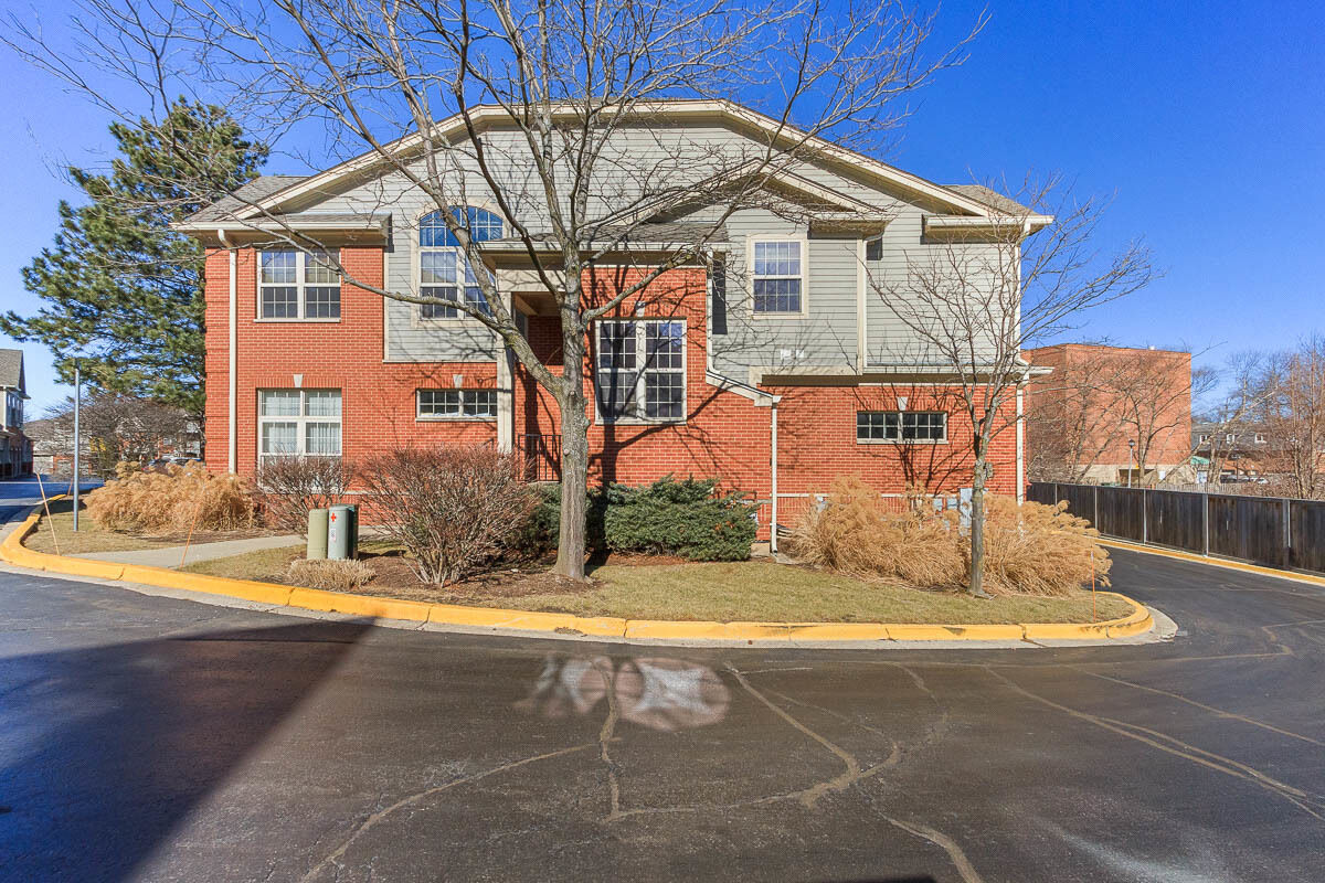 Property Photo:  102 Callie Court  IL 60053 