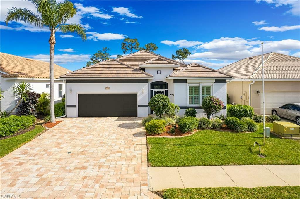 Property Photo:  2072 Oxford Ridge Cir  FL 33973 