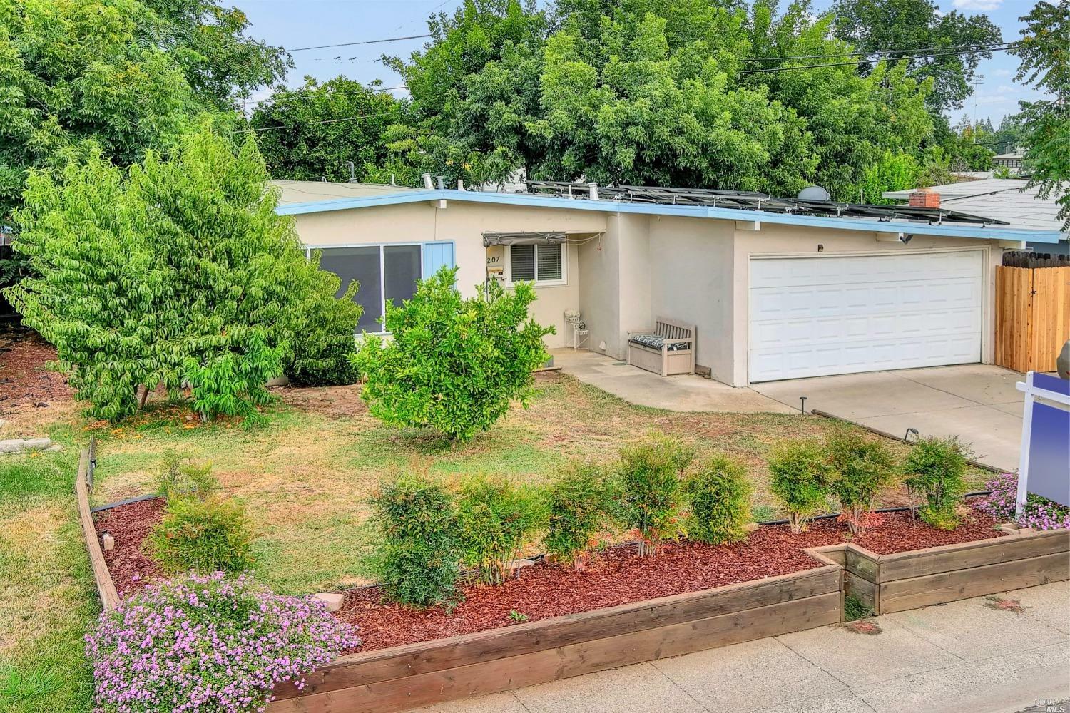 Property Photo:  207 Madrone Street  CA 95688 