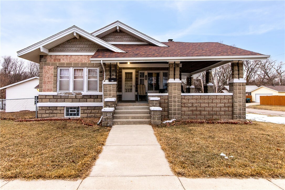 Property Photo: 1002 S 17th Street IA 50501