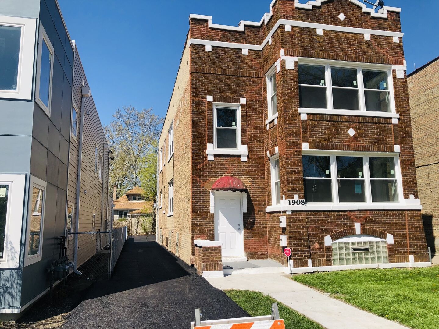 Property Photo:  1908 S 5th Avenue  IL 60153 