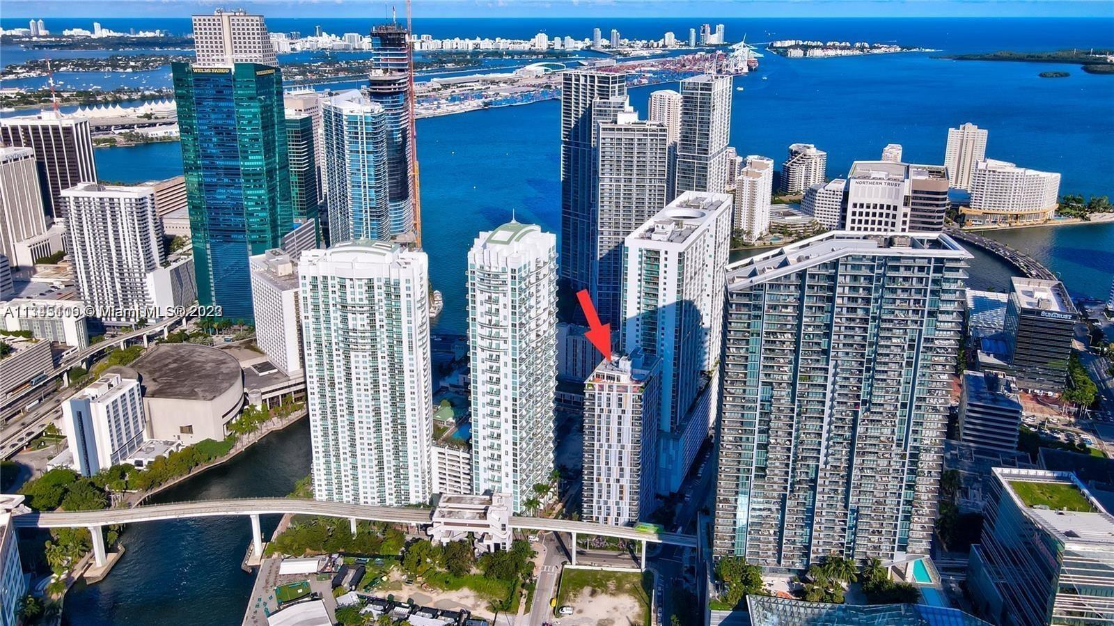 Property Photo: 31 SE 6th St 505 FL 33131