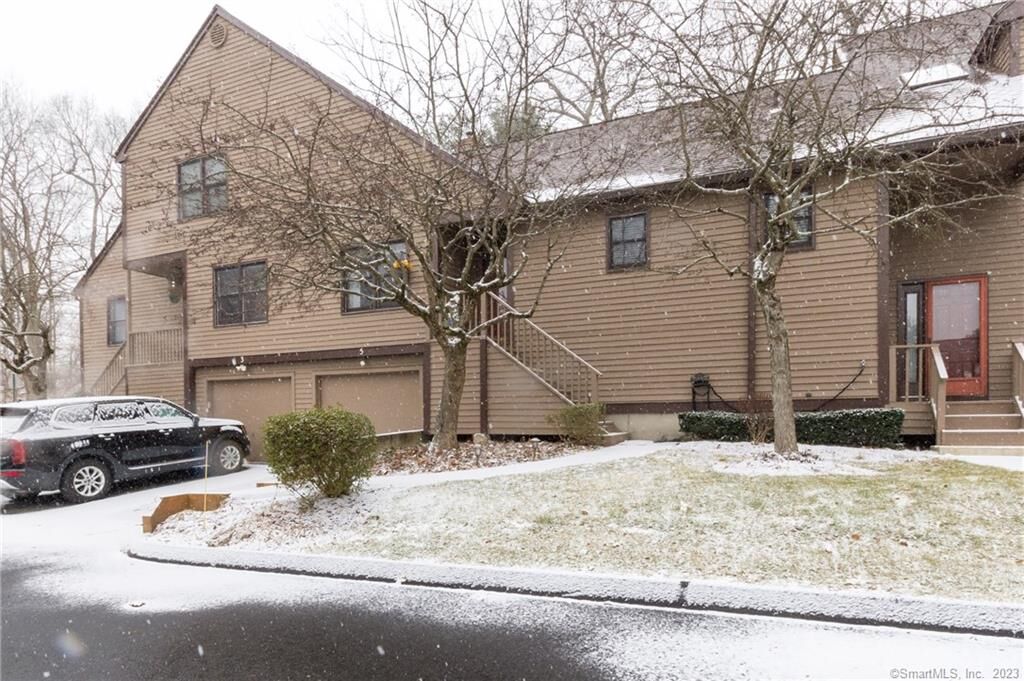 Property Photo: 5 Sterling Place 5 CT 06468