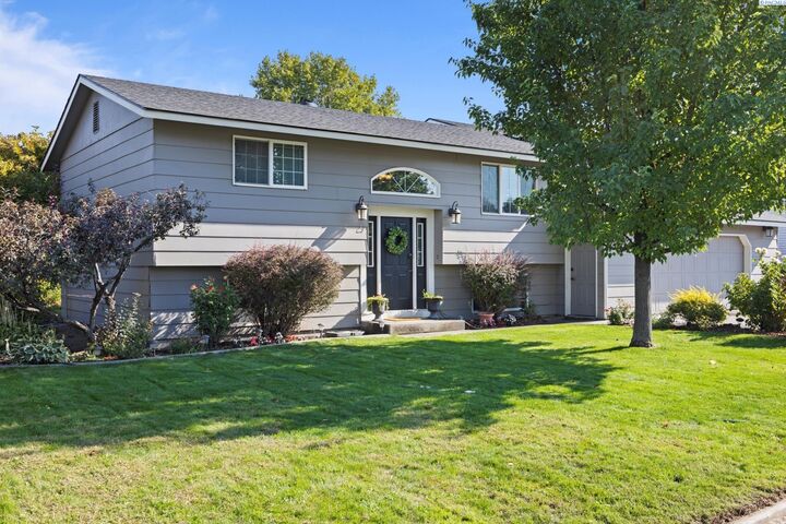 202 N Lincoln St  Kennewick WA 99336 photo