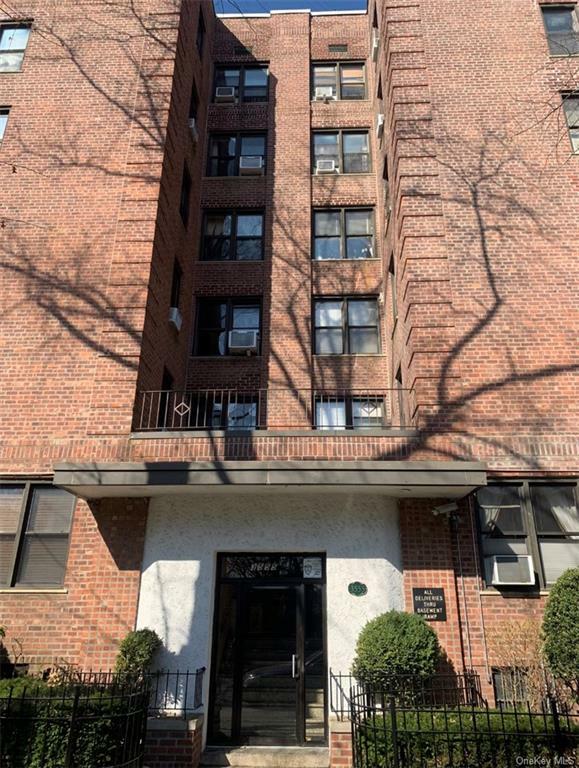 Property Photo: 3555 Kings College Place 2H NY 10467