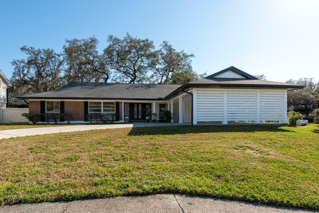 Property Photo:  10403 Reclinata Lane  FL 33618 