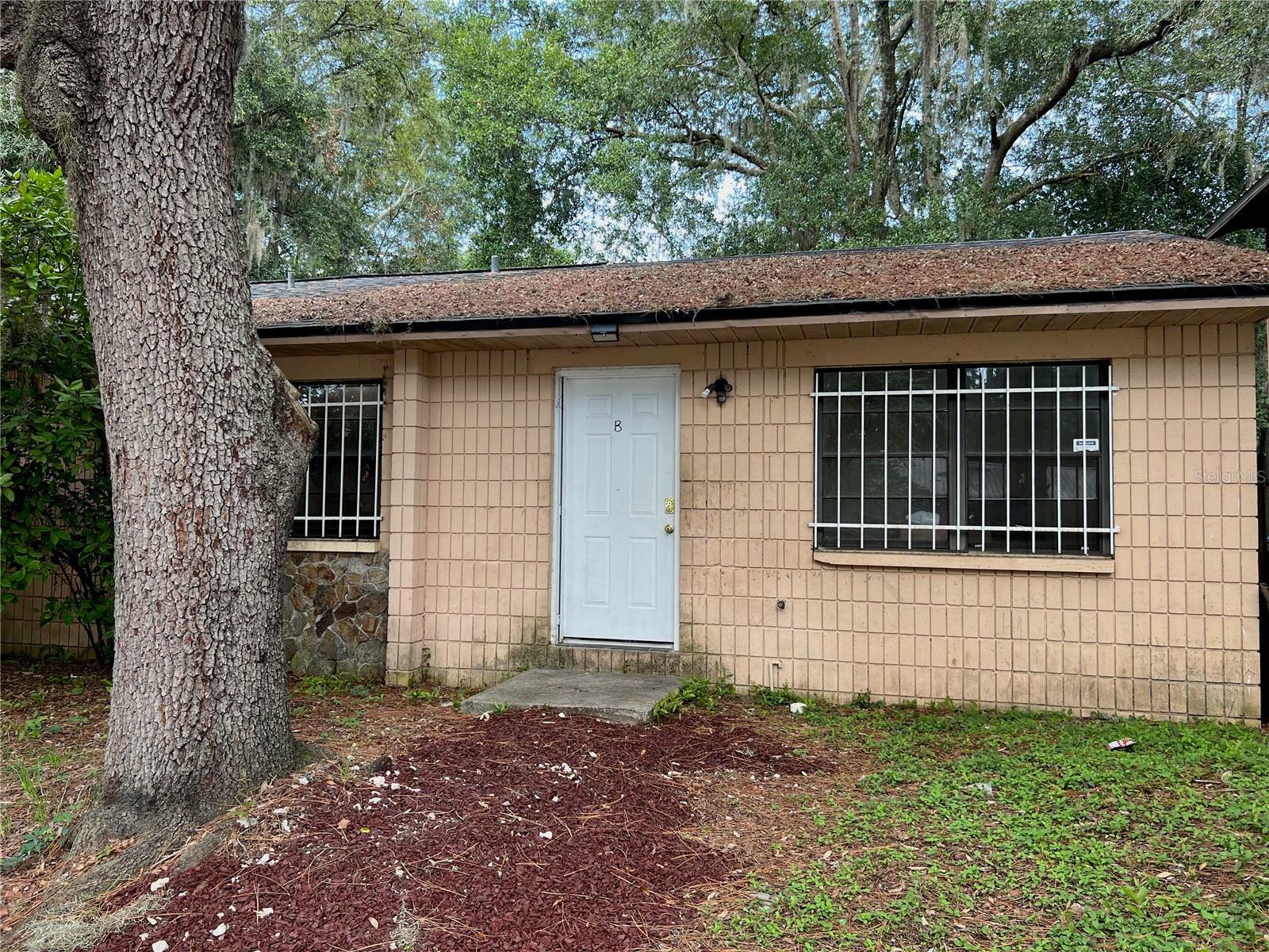 Property Photo:  3205 SW 26th Terrace  FL 32608 