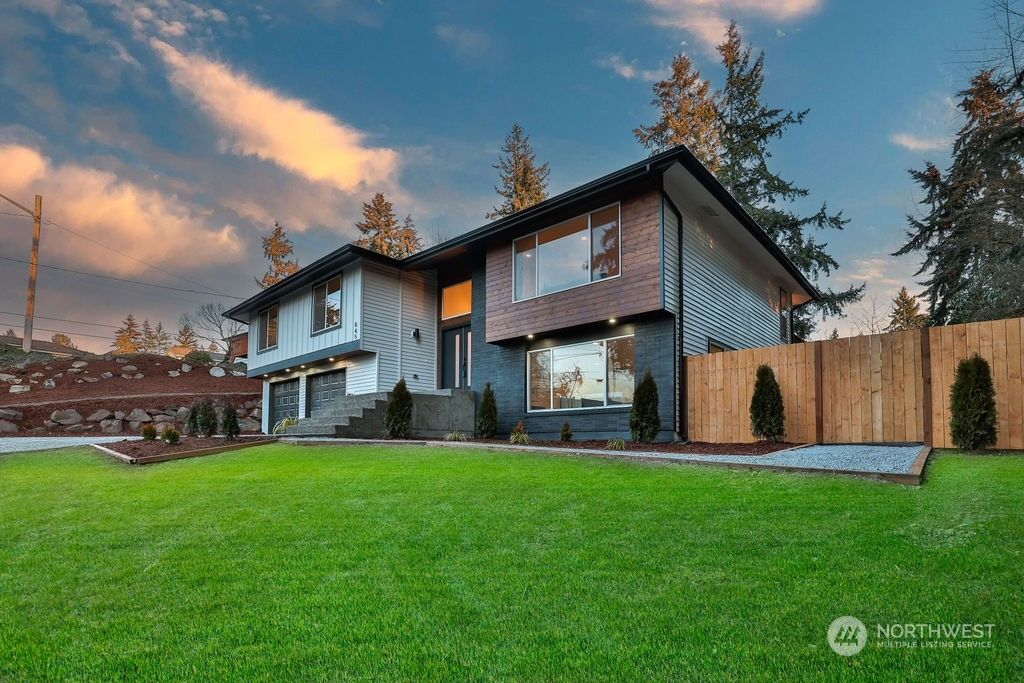 Property Photo:  845 S 297th Place  WA 98003 