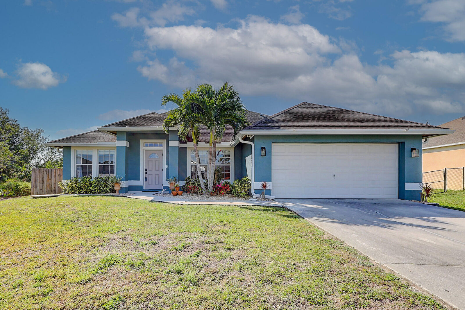 Property Photo:  180 SW Felix Avenue  FL 34953 