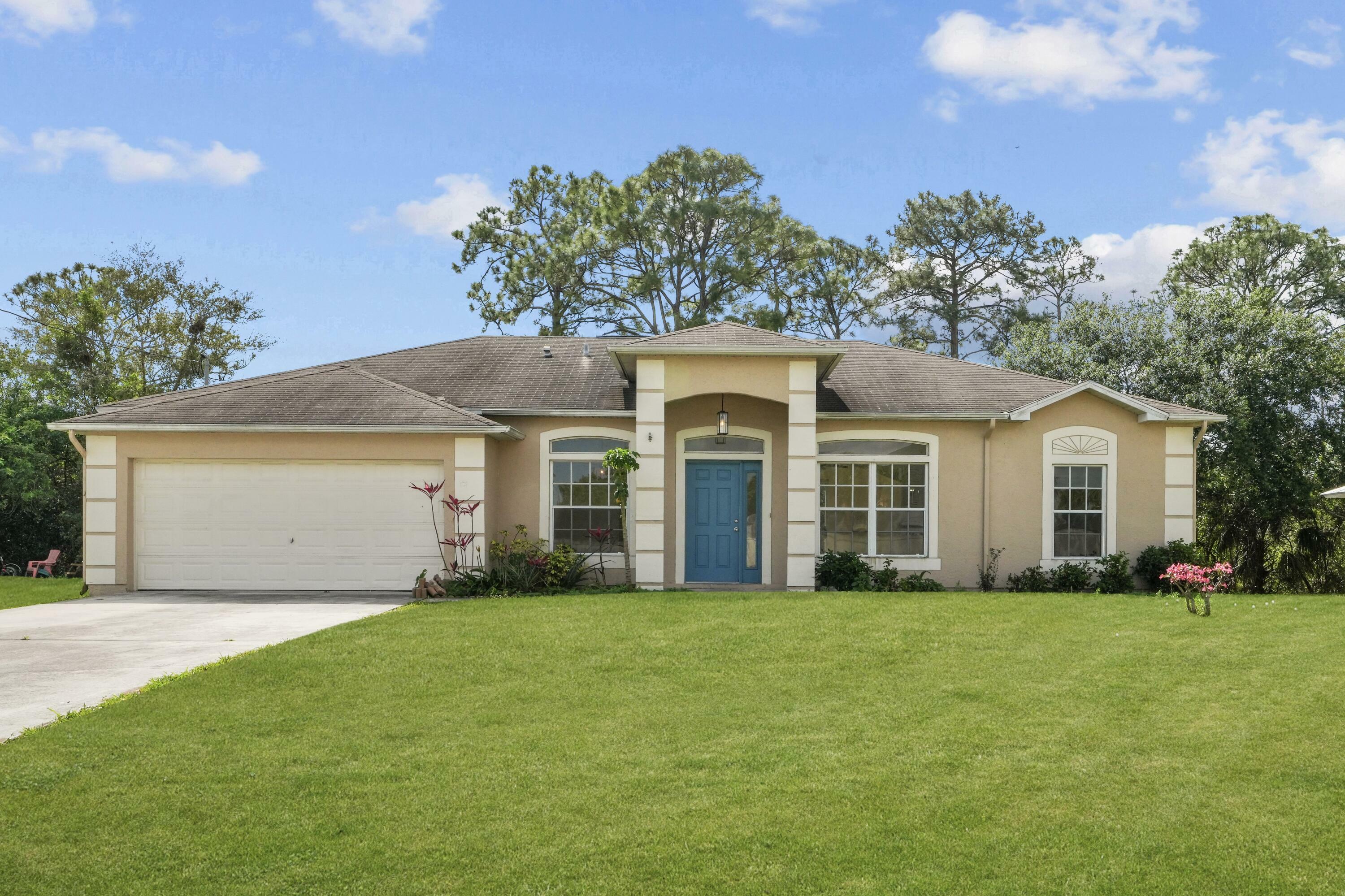 Property Photo: 158 SW Essex Drive FL 34984