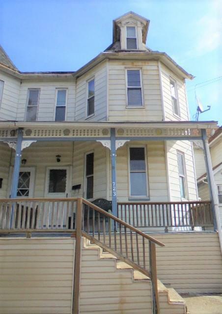 Property Photo:  723 Front Street  PA 18055 