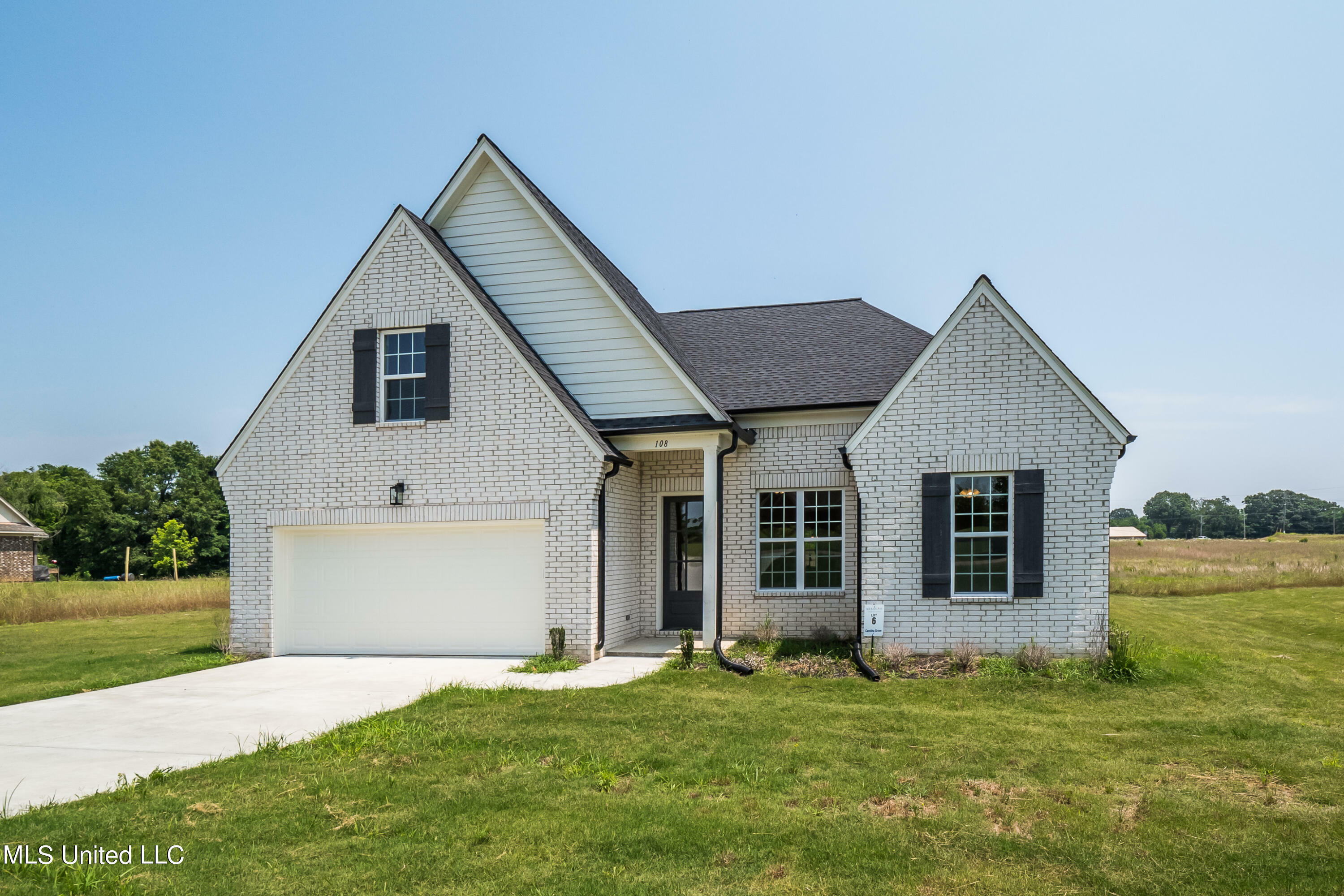 House for sale in Senatobia 108 Ethelyn Smith Drive, Senatobia, MS 38668