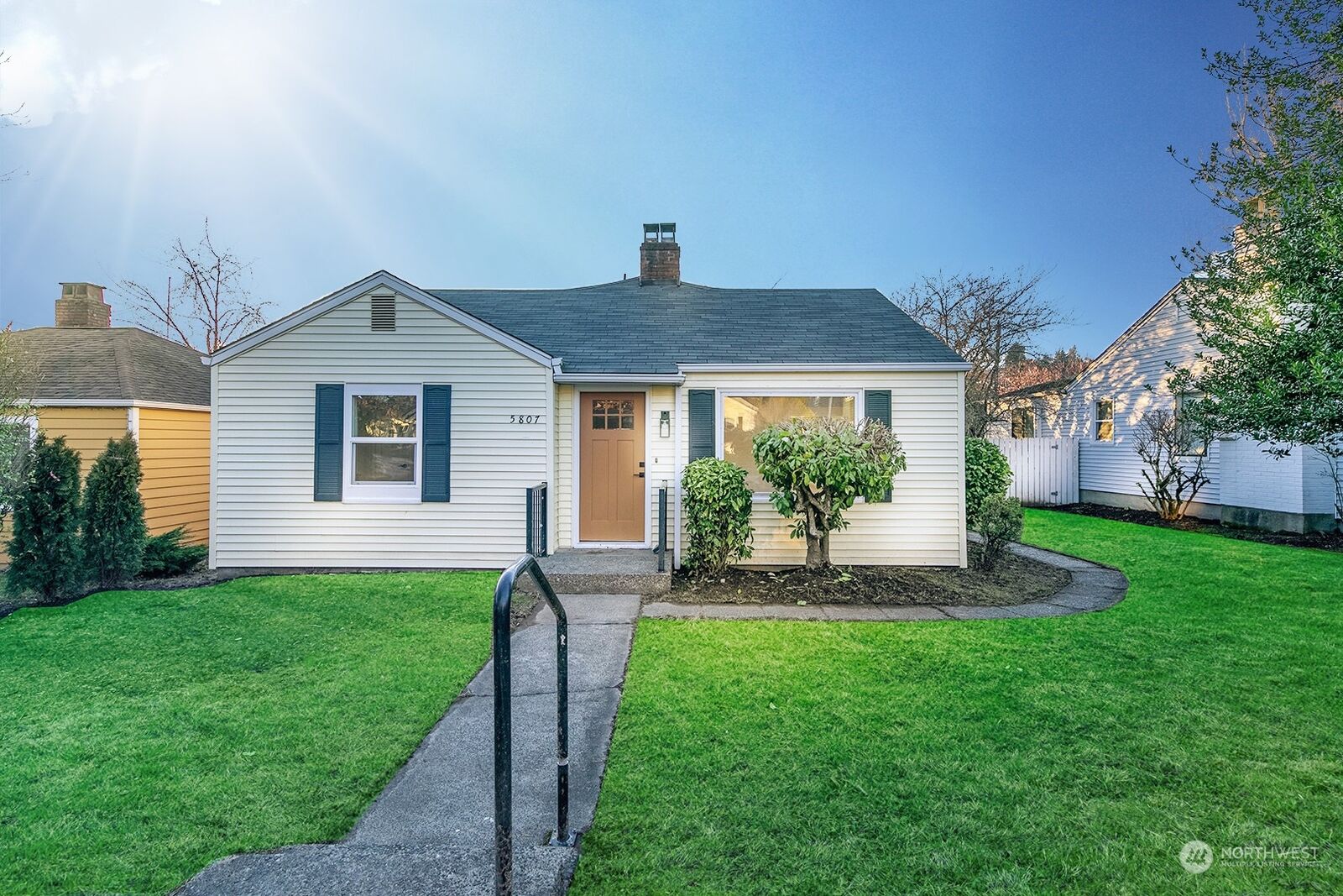 House for sale in Seattle 5807 56th Avenue NE, Seattle, WA 98105