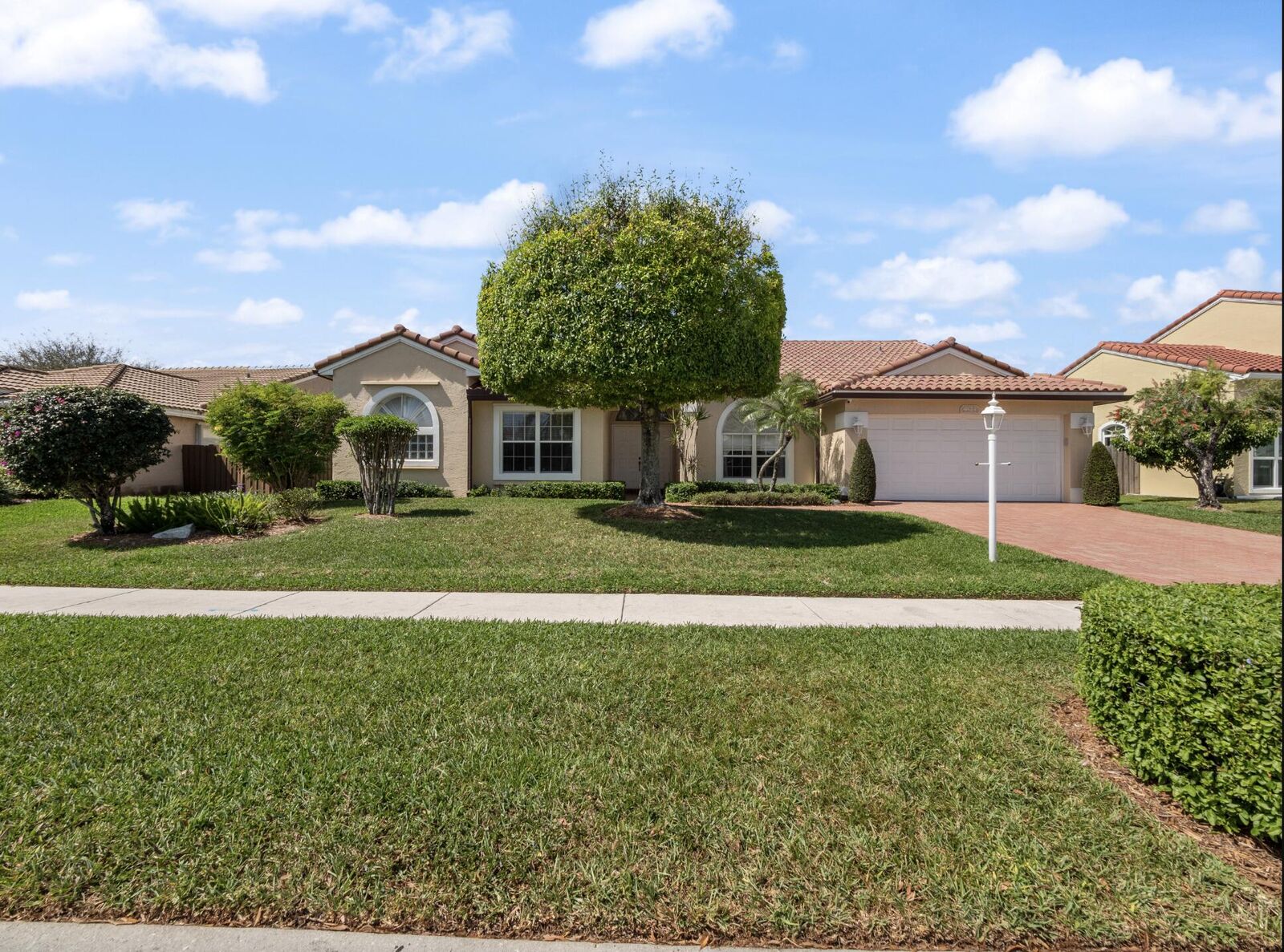 Property Photo: 9523 Lake Serena Drive FL 33496