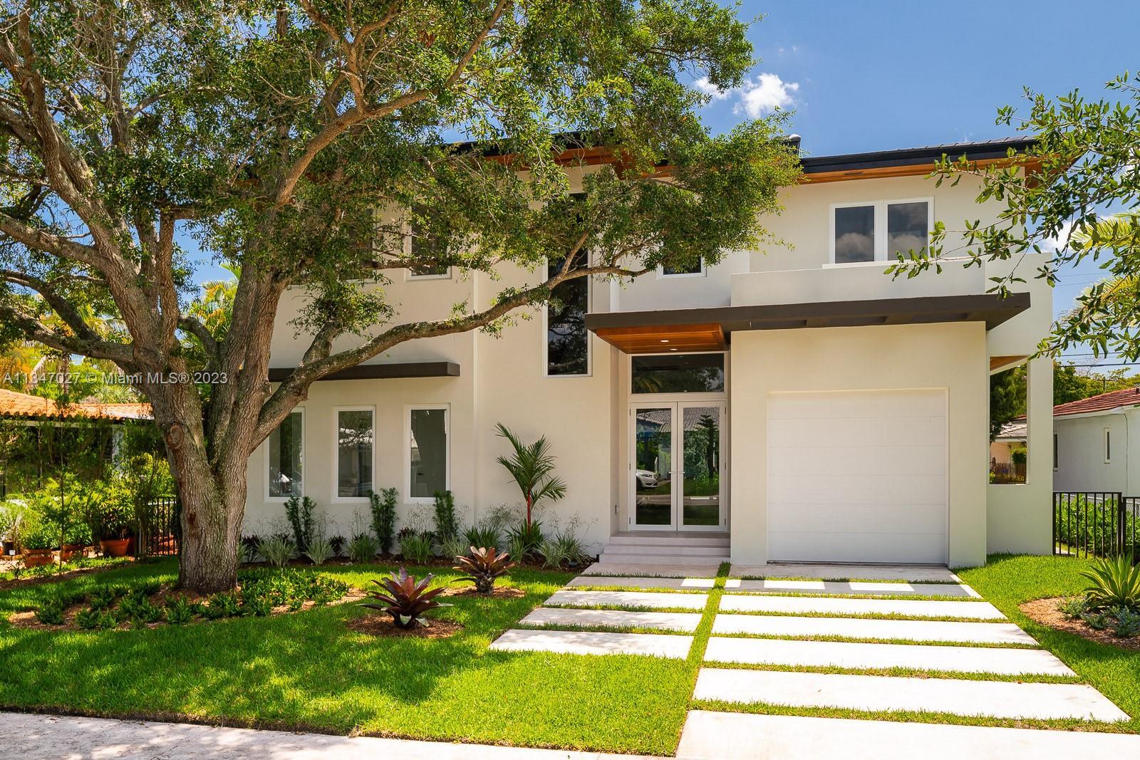 Property Photo: 532 Mendoza Ave FL 33134