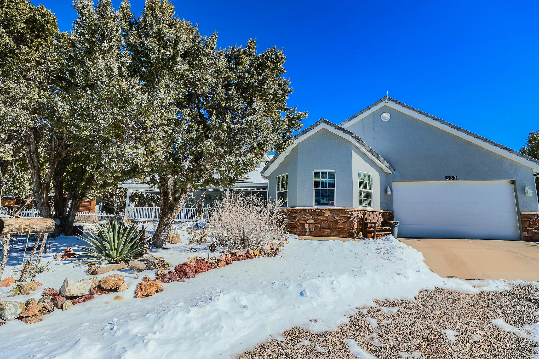 Property Photo:  332 N Pinion Cir  UT 84722 