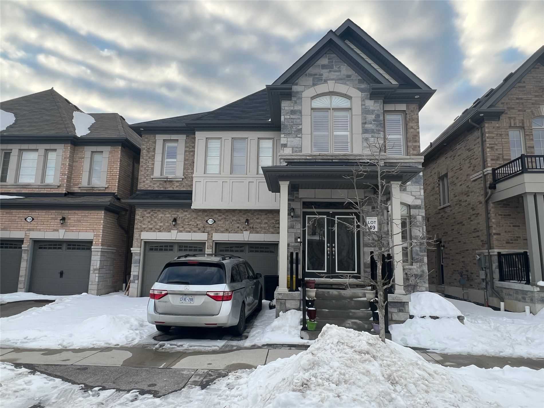2128 Saffron Dr  Pickering ON L1X0E2 photo