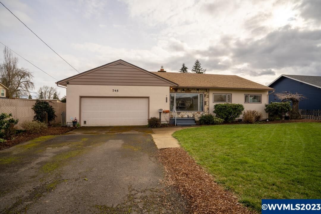 Property Photo: 745 Clay St E OR 97361