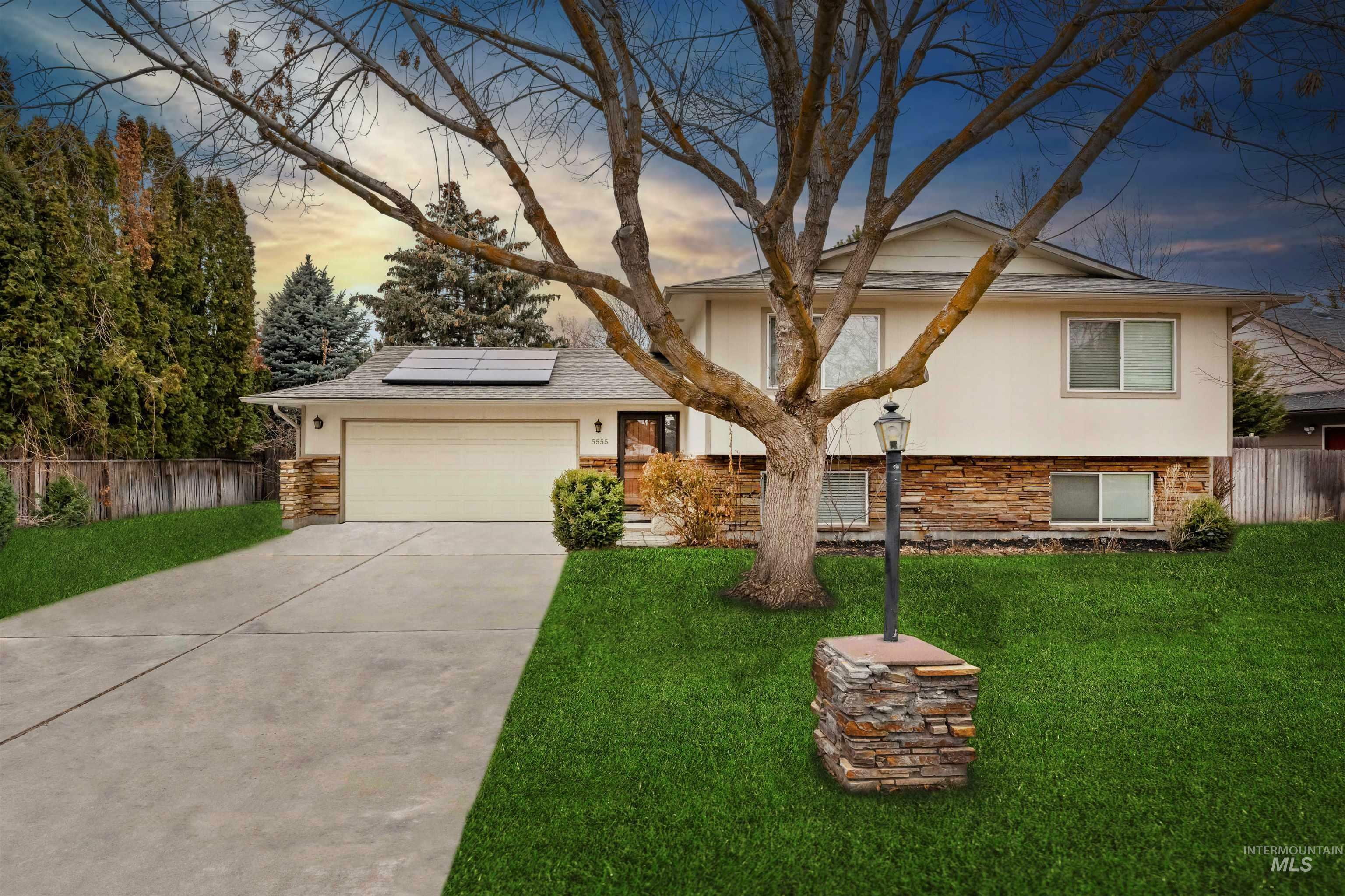 Property Photo:  5555 N Kercliffe Ct  ID 83704 