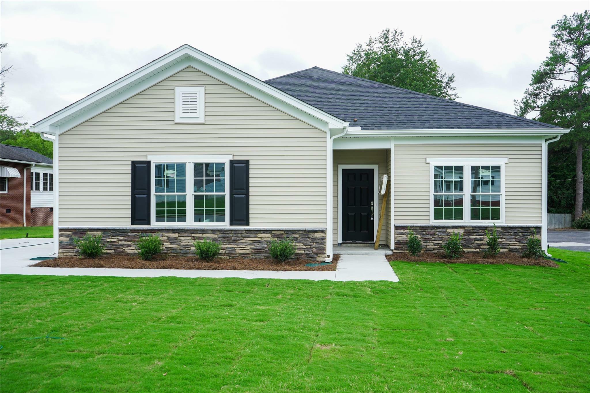 Property Photo:  707 W Mountain Street  NC 28086 