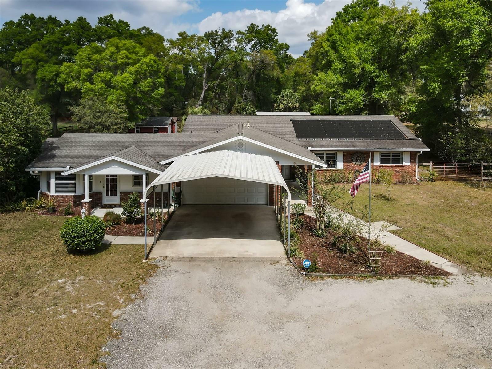 Property Photo:  1525 W Beresford Road  FL 32720 