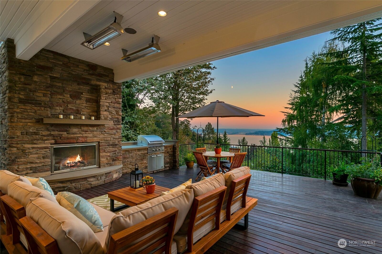 House for sale in Mercer Island 7947 Lake View Lane, Mercer Island, WA