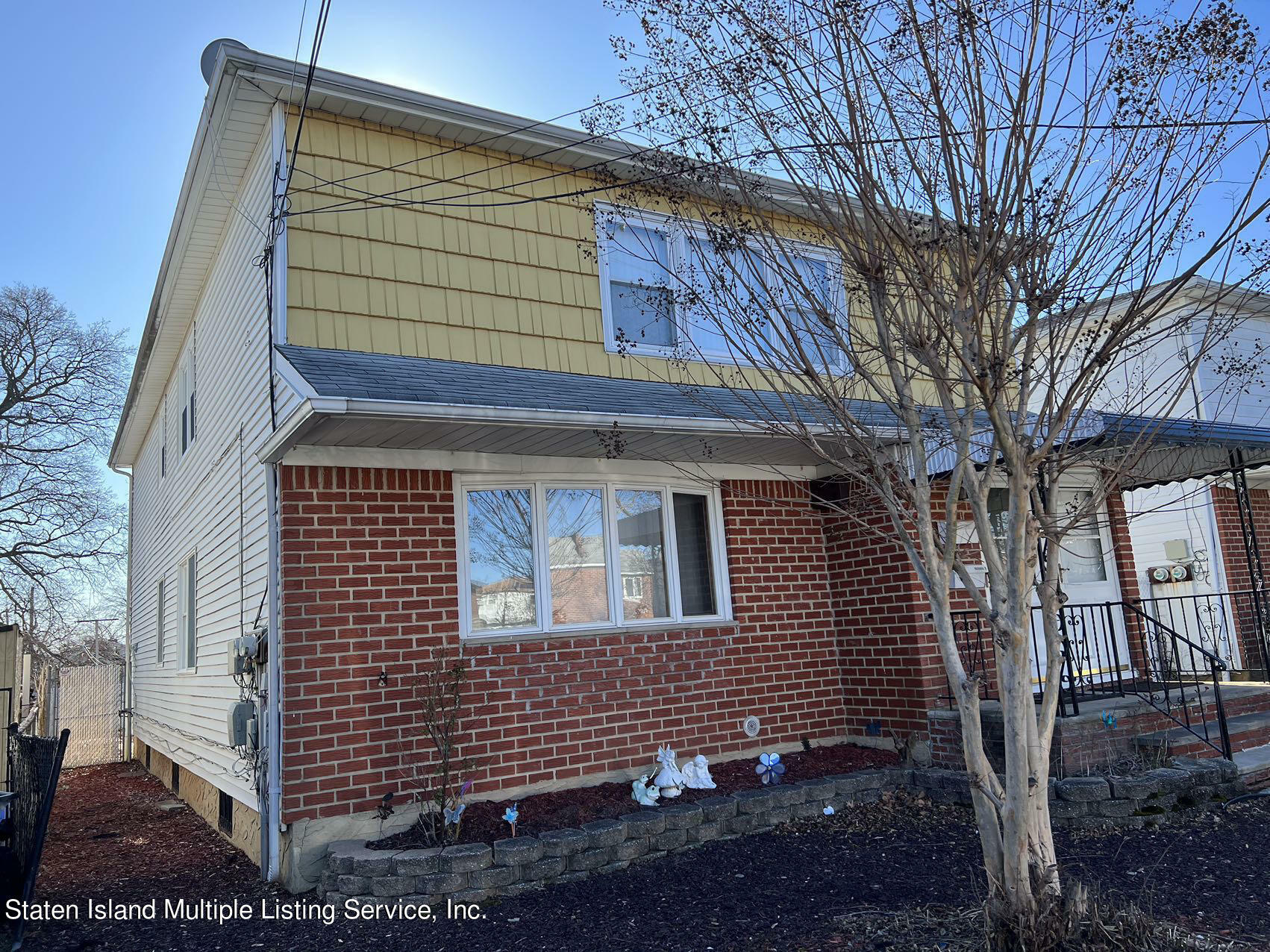 Property Photo: 376 Jefferson Avenue NY 10306