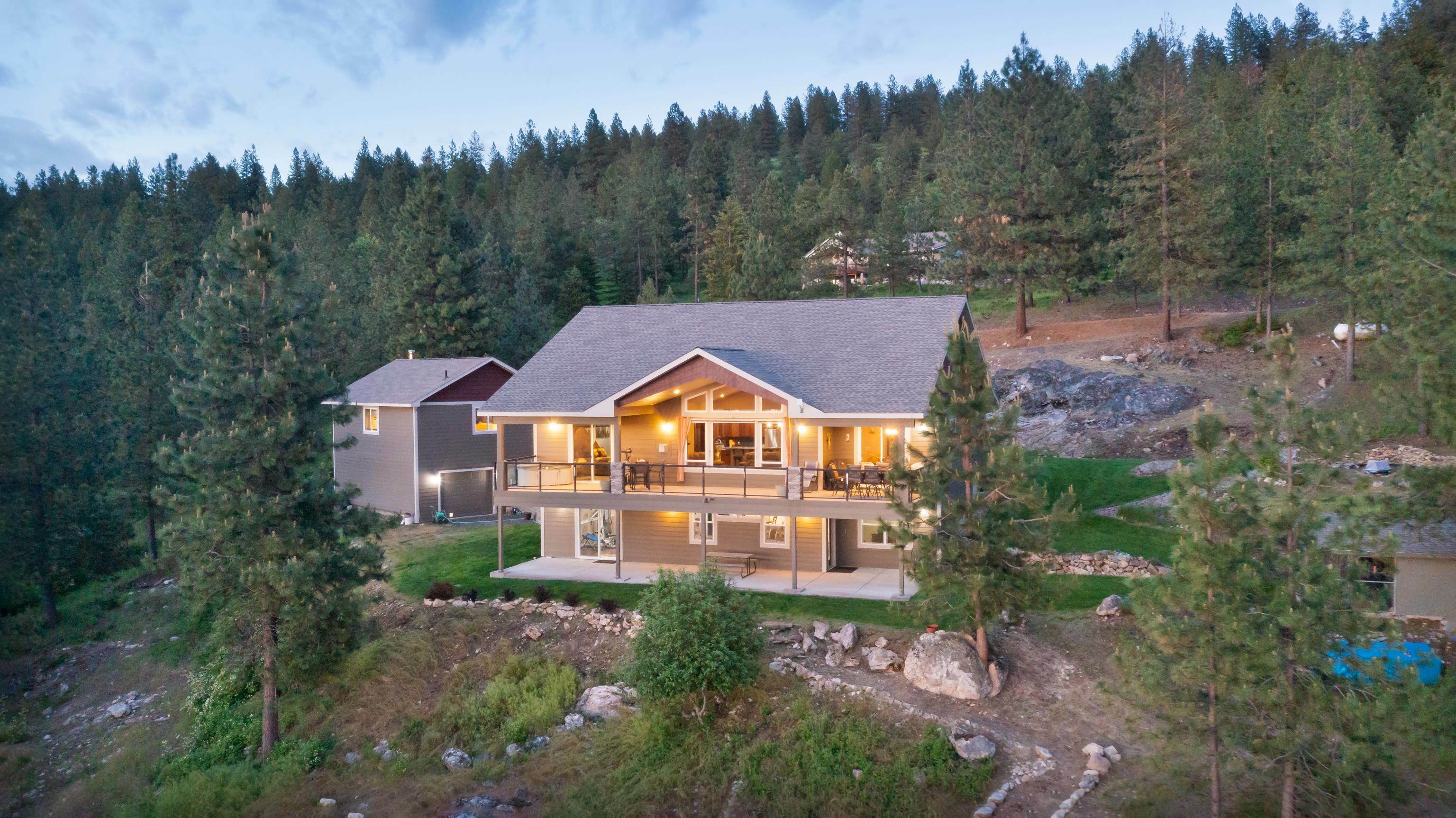 Property Photo: 6818 E Robin Ln WA 99003