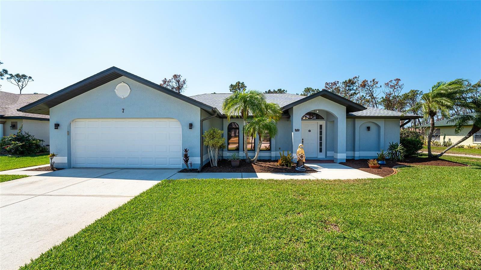 Property Photo:  7 Pinehurst Court  FL 33947 