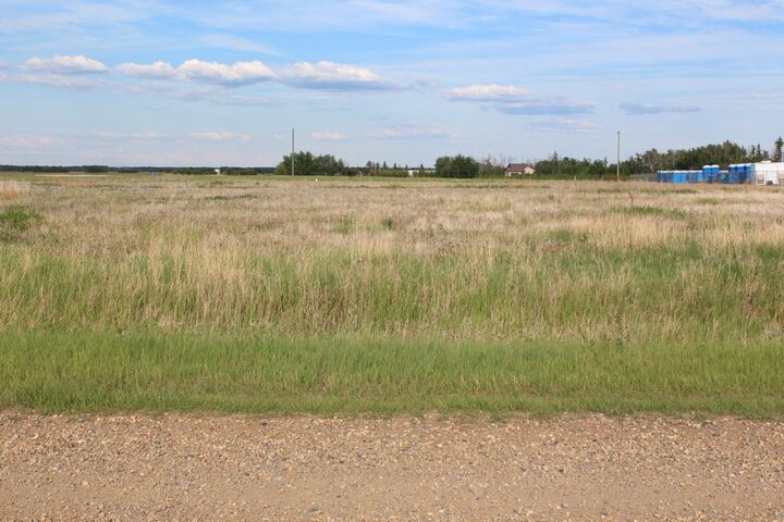 Property Photo:  901 Main Street  AB T0H 2M0 