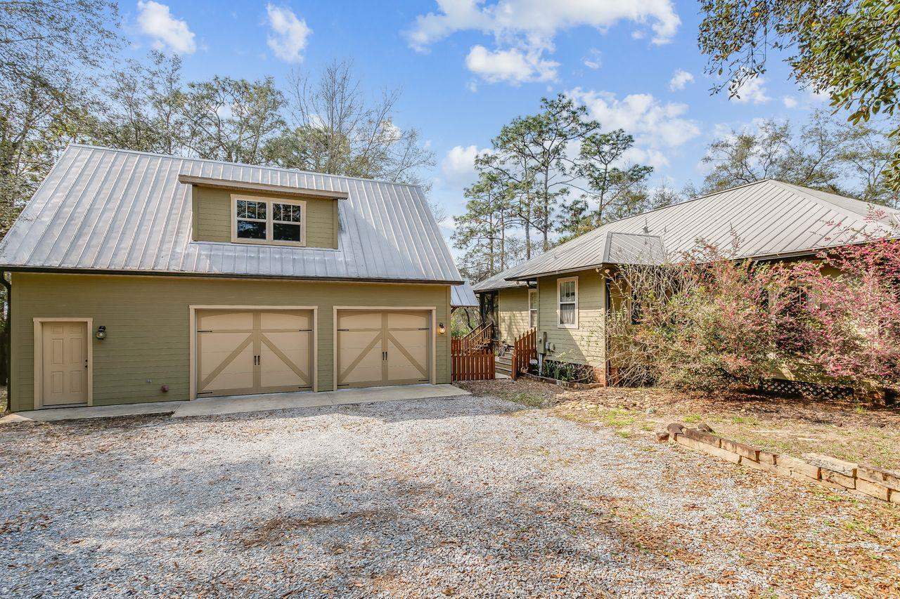 Property Photo: 6901 Hurst Hammock Rd FL 32526