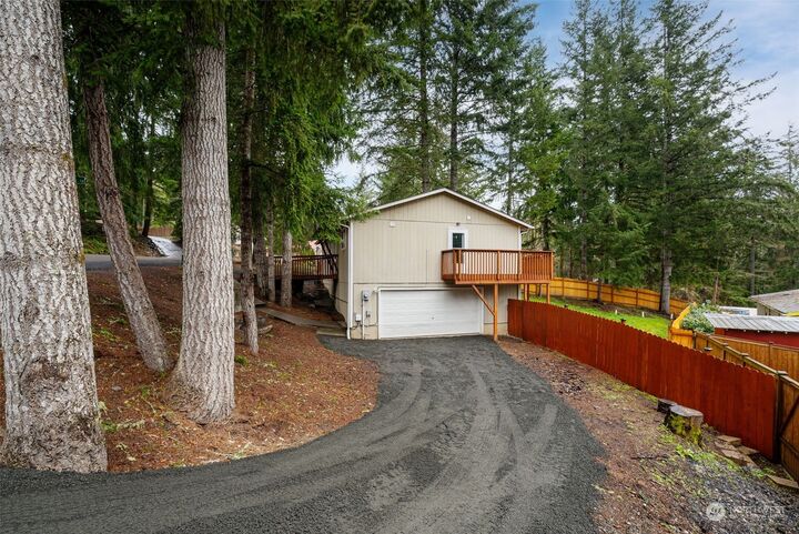 Property Photo: 10 NE Schooner Place WA 98525