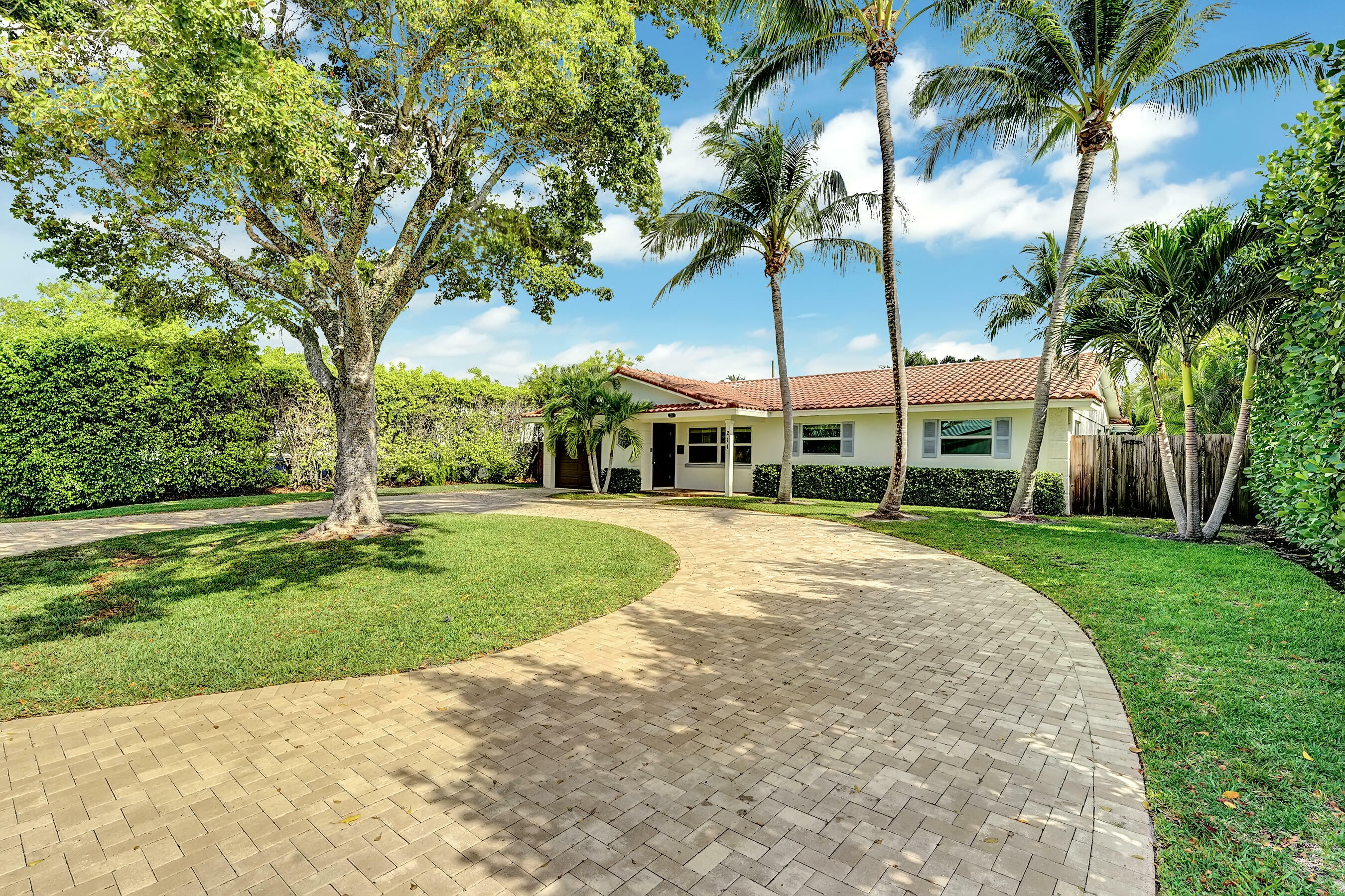 Property Photo: 211 NW 17th Street FL 33444