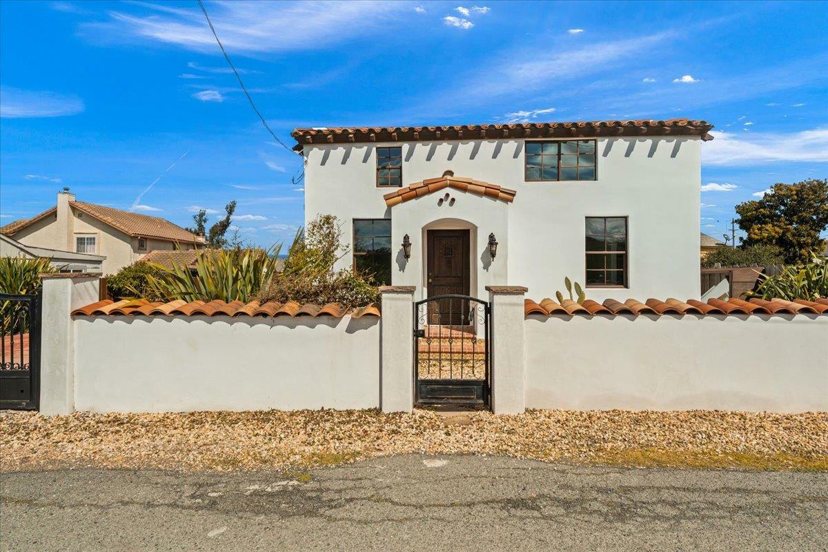 Property Photo: 407 Hyland Drive C CA 93907