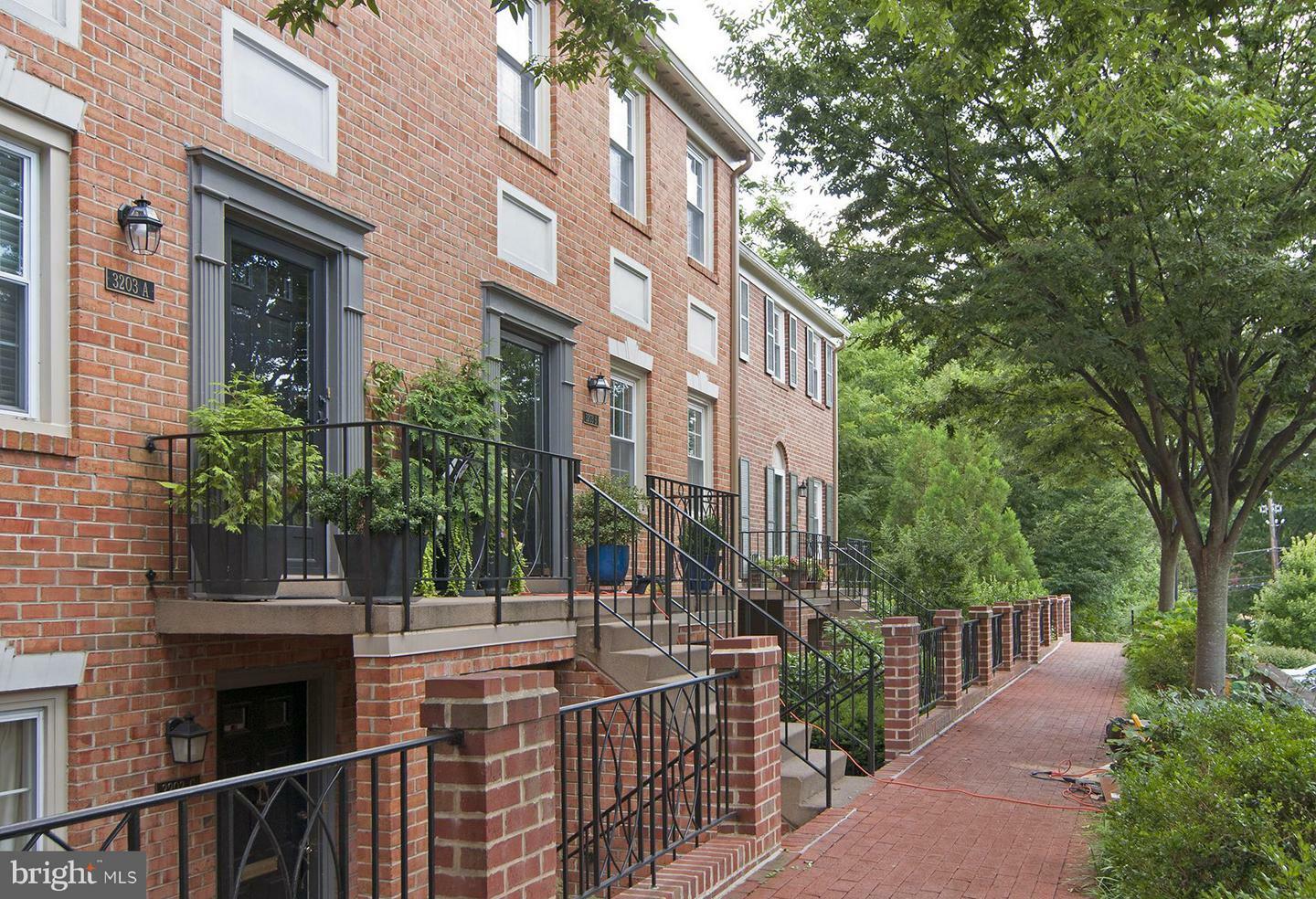 Property Photo: 3203 Sutton Place NW A DC 20016