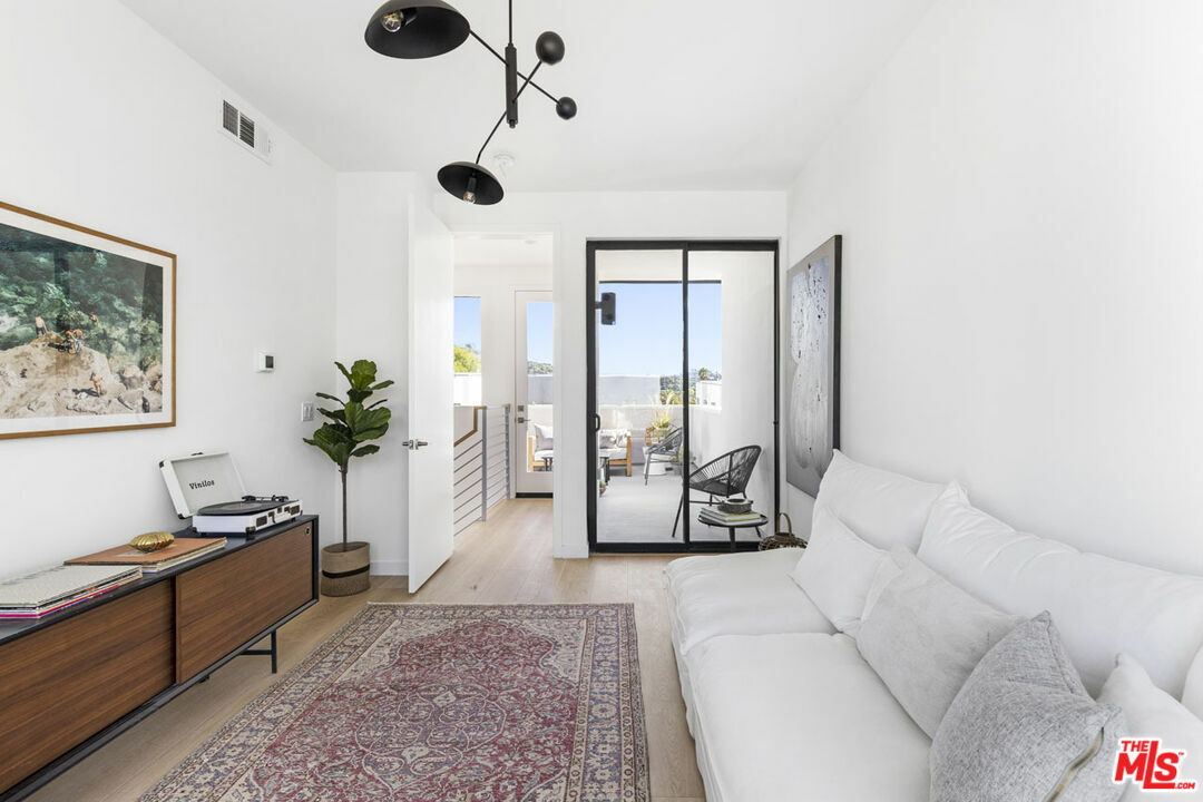 3419 1/2 N Fletcher Dr  Los Angeles CA 90065 photo