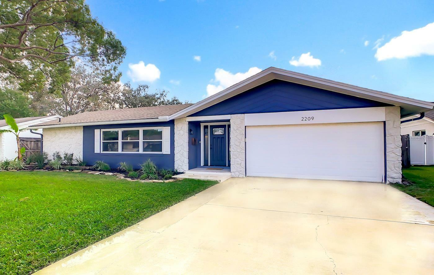 Property Photo: 2209 Winnebago Trail FL 32730