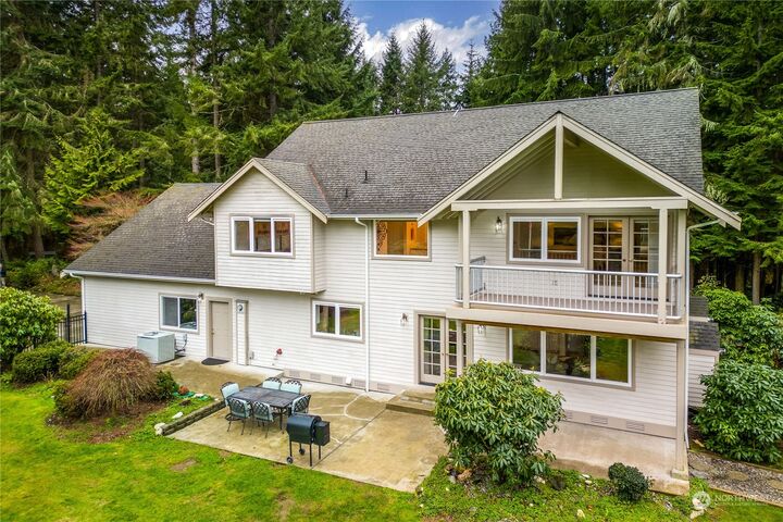 Property Photo: 623 N Bywater Way WA 98365