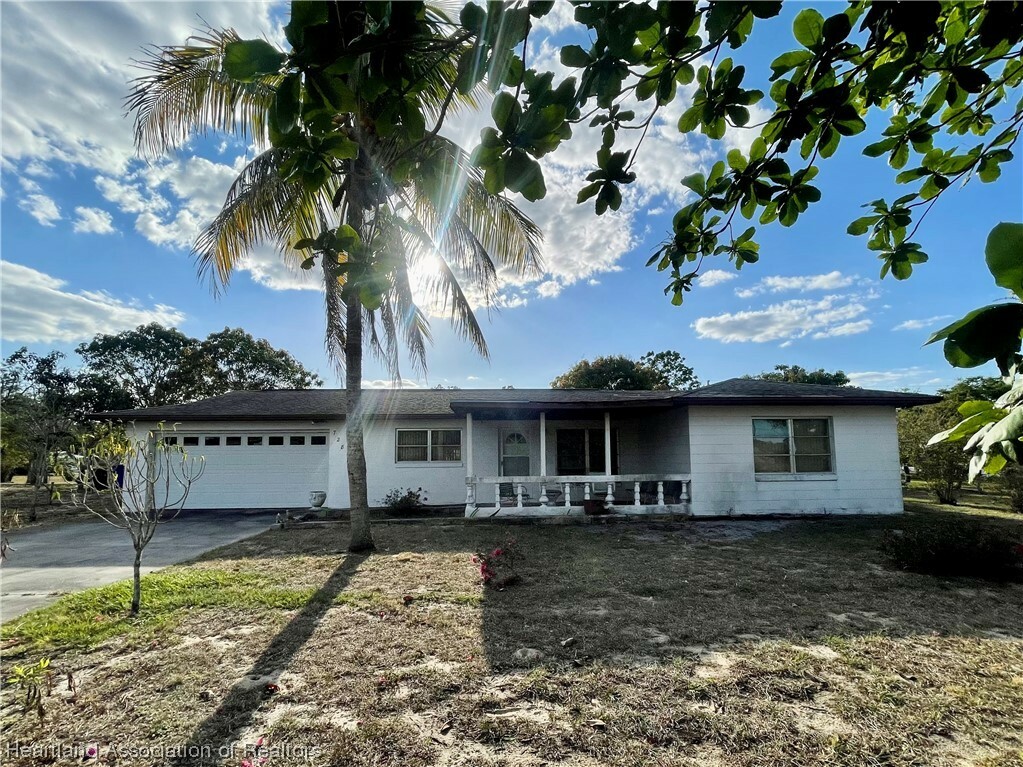 Property Photo:  728 Fairfield Avenue  FL 33852 