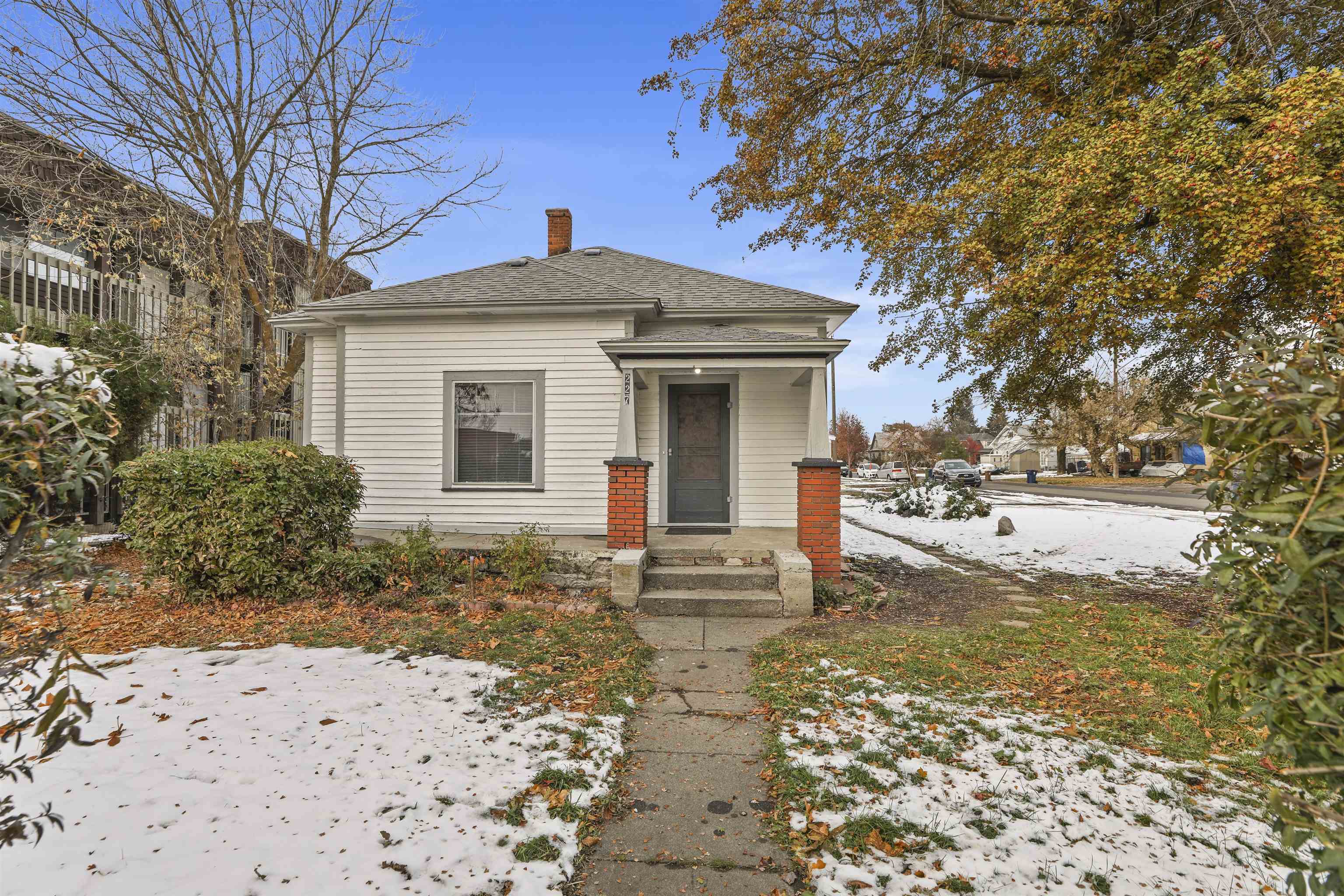 227 E Indiana Ave  Spokane WA 99207 photo