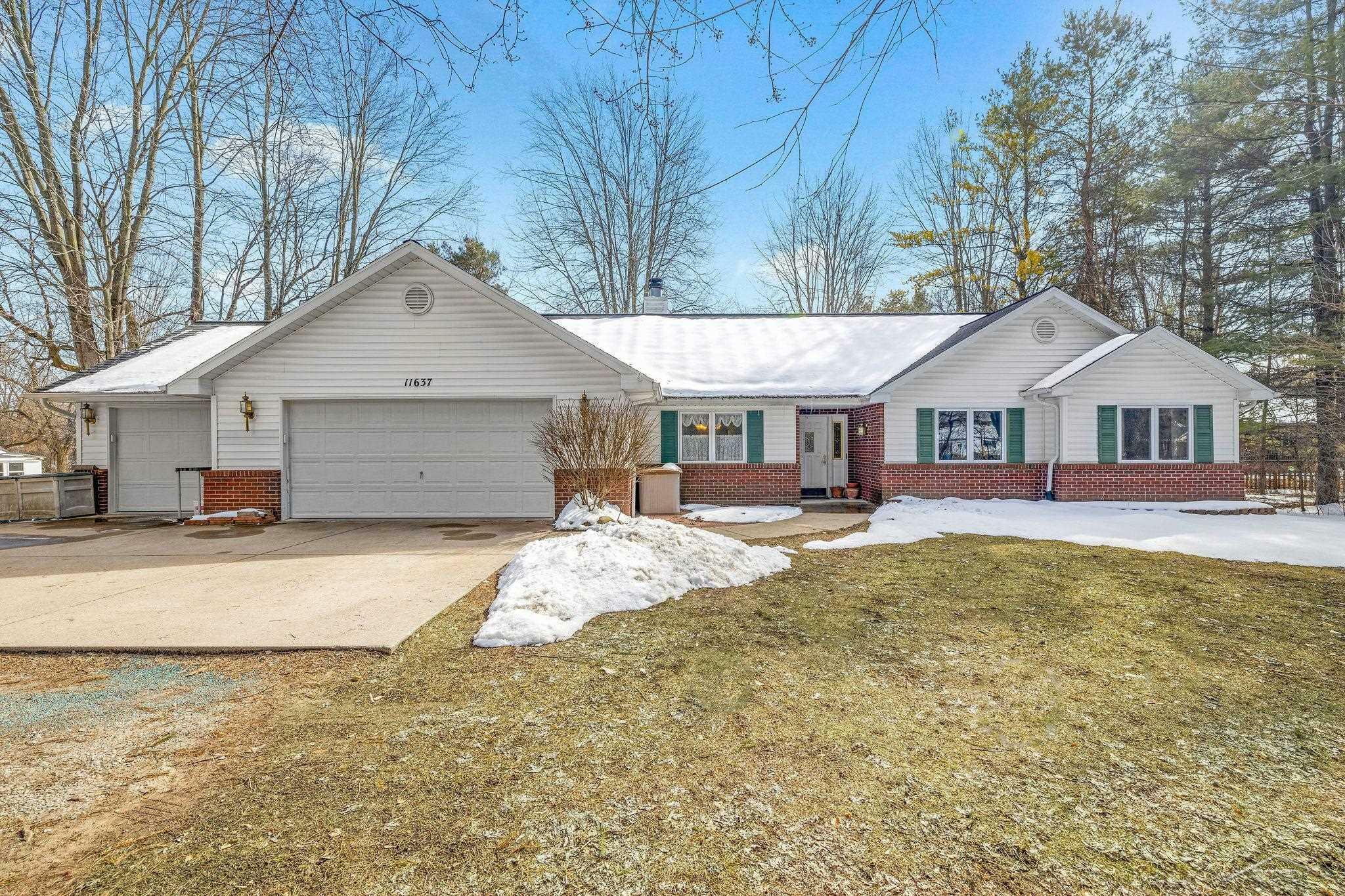 Property Photo:  11637 W Freeland Rd  MI 48623 