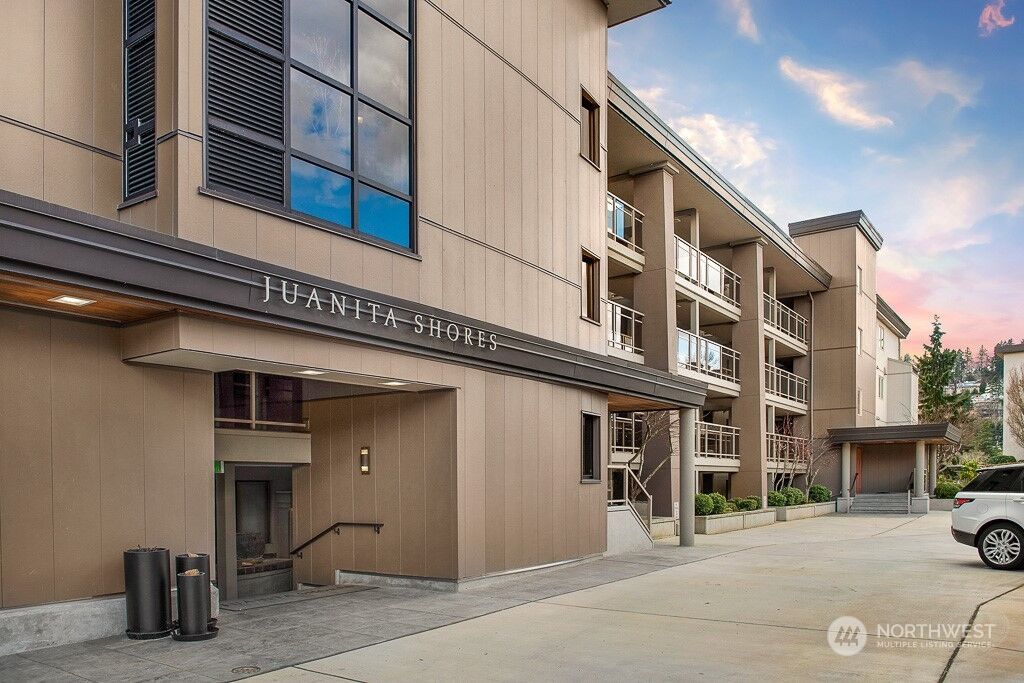 Home for sale in Kirkland 9727 NE Juanita Drive 309, Kirkland, WA 98034