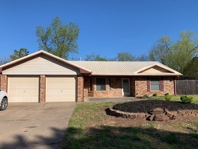 Property Photo: 1008 N Sunnybrook Drive OK 74075