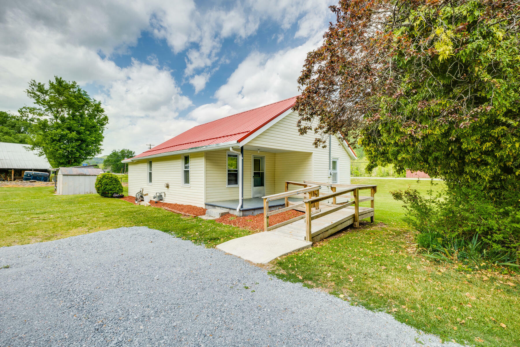 Property Photo:  3200 Temple Hill Road  TN 37650 